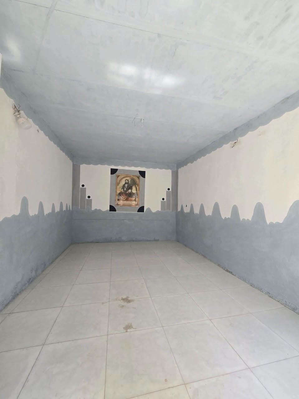 بيت لبيع بشارع المطار القديم المساحه ١٢٠متر يحتوي على غرفه وصاله ومطبخ وستقبال وطارمه وصحيات السعر ٢٠وبي مجال البيت خلف عيادة الكوثر للستفسار *********** مكتب بركات ام البنين قرب مثلجات سنبله
