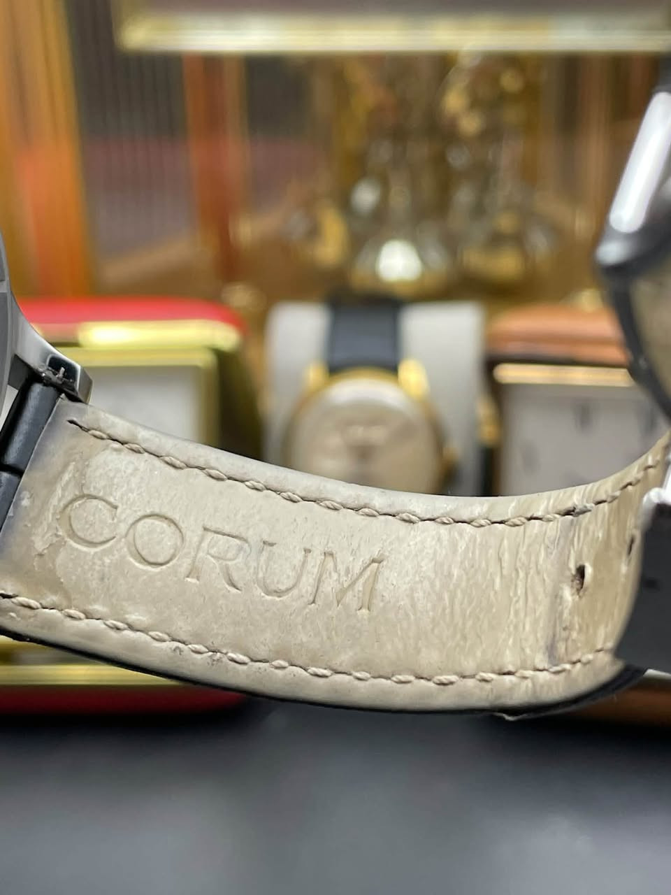 Corum

Size 42mm // مقاس ٤٢

The bag is in a very rare hexagonal shape // الكيس على شكل سداسي جداً نادرة 

للتواصل على الخاص او واتساب ***********

