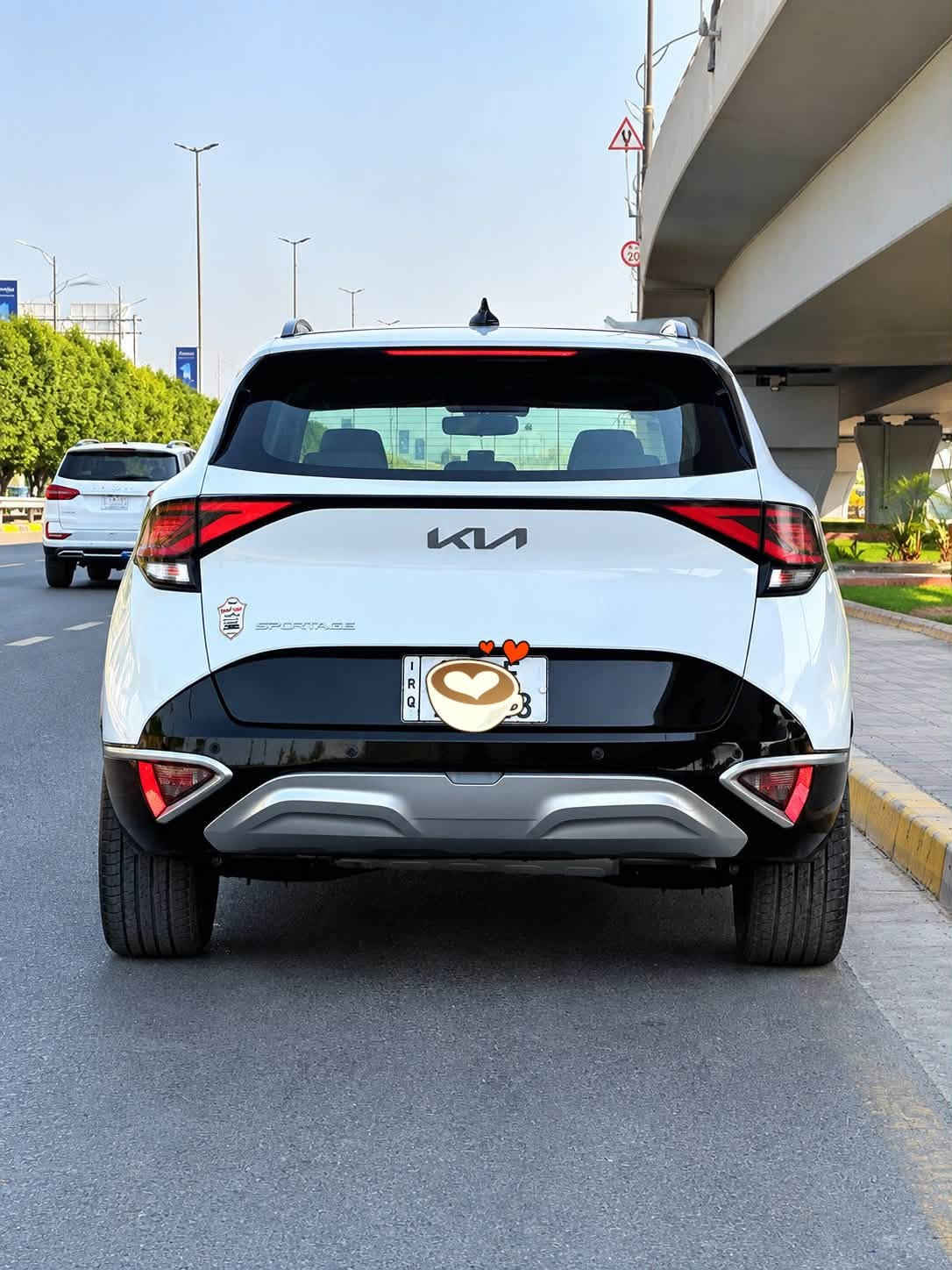 سلام عليكم
سبورتج ٢٠٢٣ خليجي 
مكفوله من صبغ والبارد وتبديل 
فول مواصفات ماعدع جنطيه كهرباء 
بانوراما
بصمه 
كشنات ثنين كهرباء 
وتدفئه مقاعد ثنين 
شفتات ستيرن 
ويل ١٩
قطعتين تبريد مري شفط 
كت لماعي 
تبريد بيانو 
شاحن واير ليس
اربع وضعيات قياده
اوتو هولد 
سايد بريك بصمه 
شاحن تايبسي كشن 
سبير منازل 
ماشيه ٤٢ الف كيلو متر 
مكاني بغداد اليرموك 
***********
السعر ٢١٢ وبيها مجال
