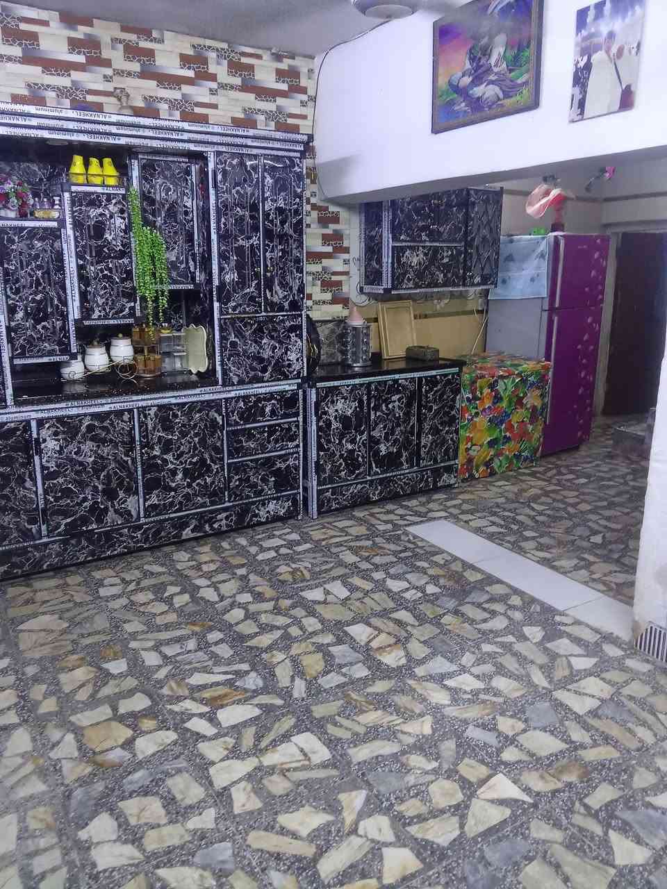 السلام عليكم عندي بيت للبيع طابو صرف موقع حلو قريب على سوق التراث قاط ونصف غرفه جوه وغرفه طابق ثاني جاهز ترميم جديد الاتصال ***********
مساحه 100
