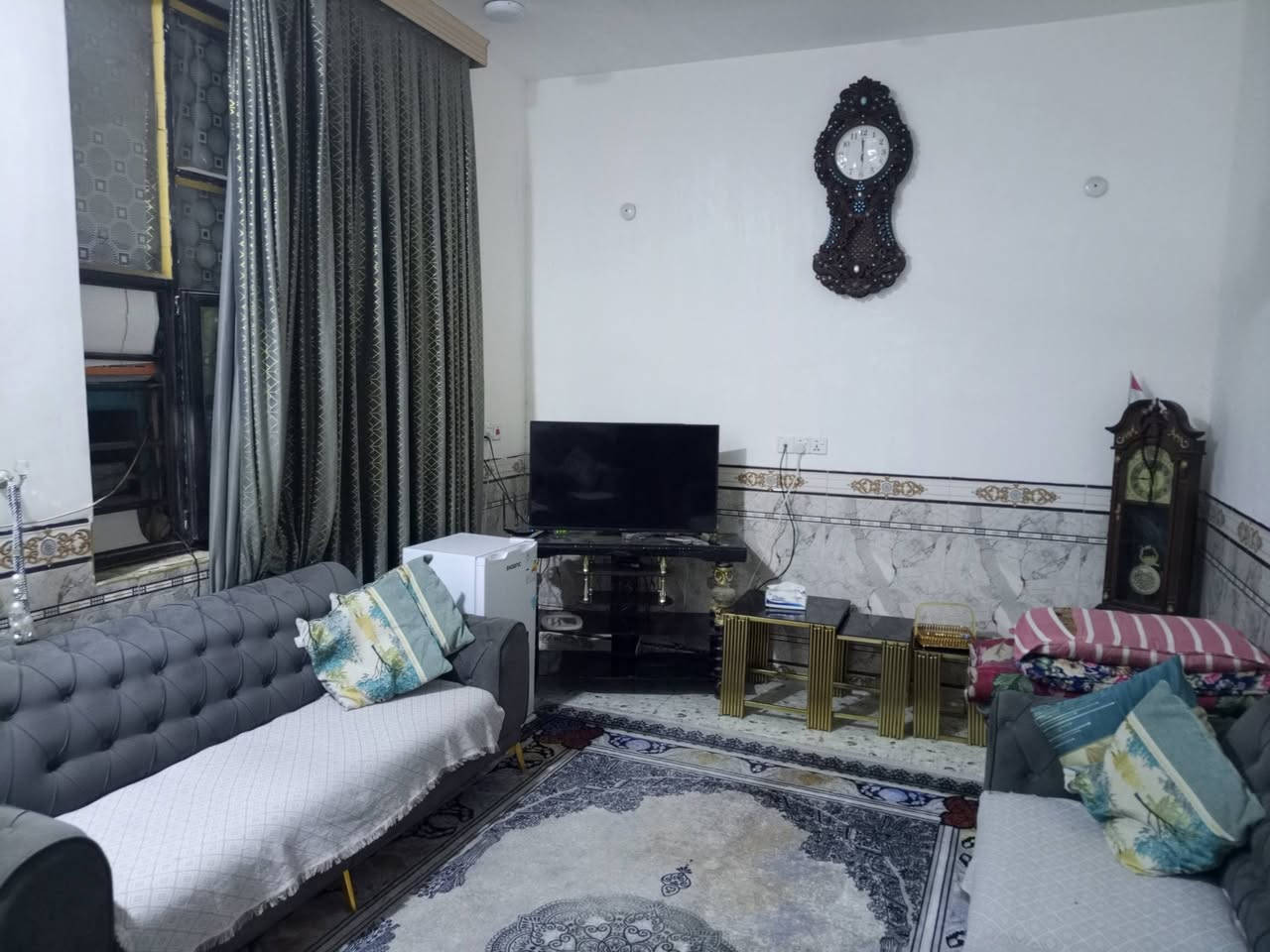 سلام عليكم دار للبيع مساحه 208 طابو زراعي سند 25 بناء حديث المكان حله ورديه خارج مقابيل جامع العكام يبعد عن الشارع 100 متر سعر 95 بي مجال ***********
