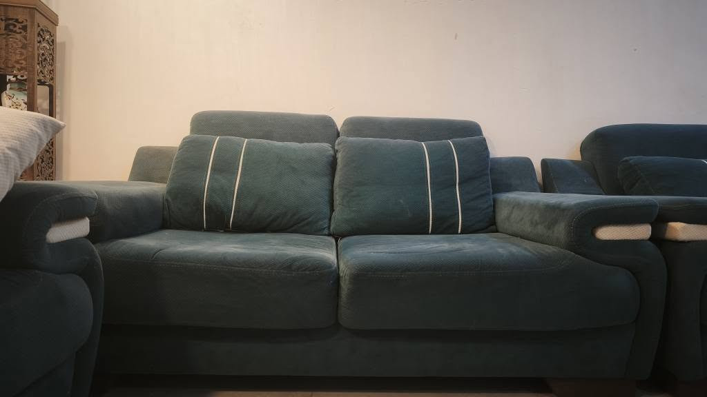 تخم تركي متكون من 

2 قنفات كبار 🛋

و 1  قنفة وسط 🛋

كرسي واحد بحالة جيدة 🪑

كرسي واحد مكسورة رجلة 🪑

الحالة : نظيف 💯

السعر 350 الف وبي مجال بسيط حك الجيه
العنوان ناصرية مركز 
واتساب *********** 📞 ناصرية, ذي قار
