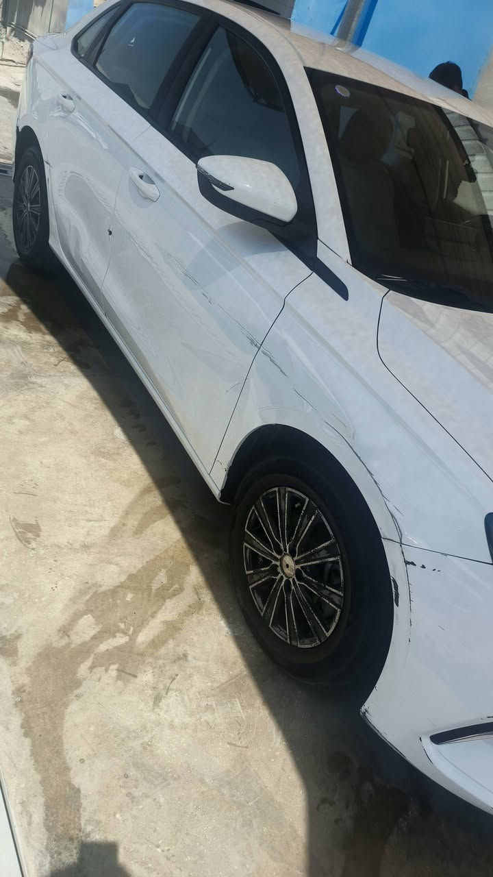جيلي ام جراند 24 مثل ما موضح بصوره فول عده فتحه مثل ما موضح بصوره طكات ل بيهه وبيهه عته بل كير ابيع ع حالهه رقمهه ميسان تواصل ***********
