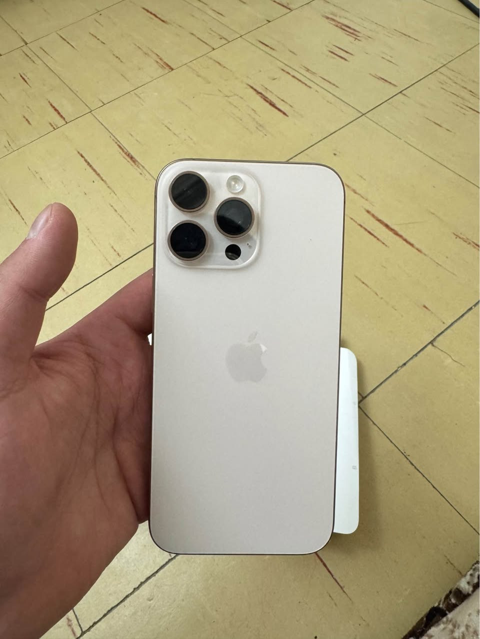 ايفون  16 pro max 
بطريه 90%🔋
نضافه 100/%
شرط جهاز ما مبدال كل شي نضيف 
سعر مليون 300 الف  
رقم مبايل ***********
بس وتساب شغال 
مكان موصل 
كرتون موجود 
كيبل ماكو موصل, نينوى
