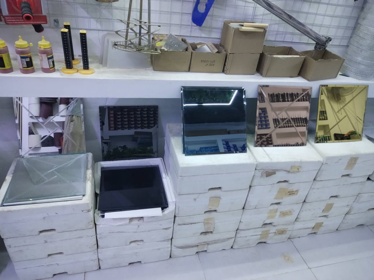 زجاجي مراية✌️😍
🥰
قياس30*30سم
المتر الواحد يتكون من11قطعة😍
السعر عليه خصم جدا قوي😎😎🤩
✌️
الجمال ما يكمل لازم اكو شي عاكس مثل الزجاجي ✌️
مجمع البروج للديكور والاصباغ بابل القاسم الشارع العام قرب كافيه بلال بأدارة خالد الملا لطيف السعيدي 
رقم 📱 ***********
