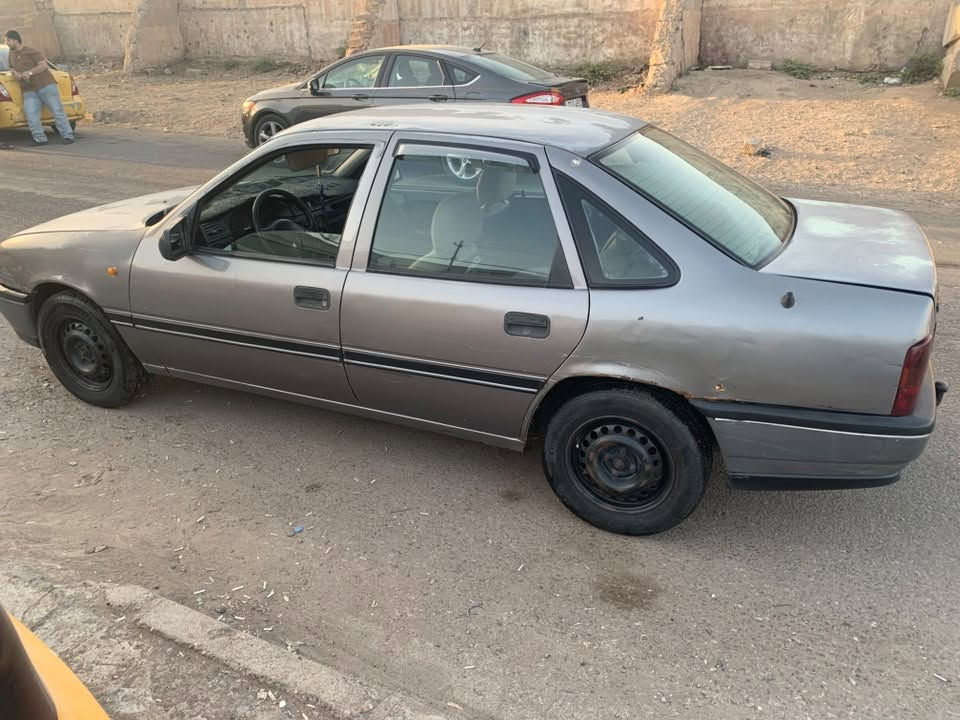 سيارة فكتره للبيع محرك 18 رقم نينوى شرط التحويل سعرها 36 وبيها مجال
***********
