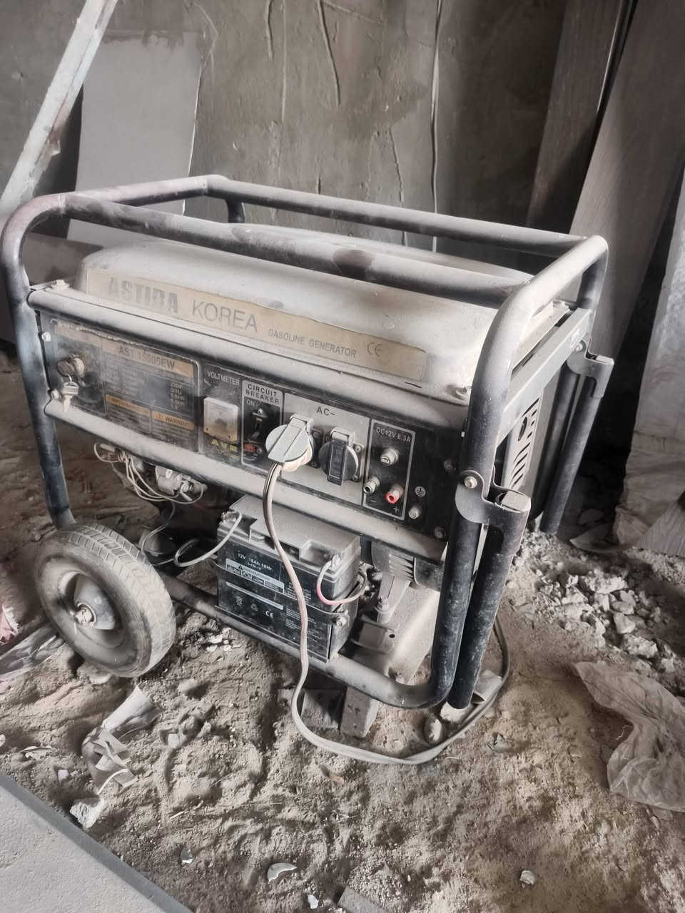 للبيع
كتر 10 حصان ماطور ياباني
مولده استره 5.5 كيفي
بنج بليت استعمال قليل
كبريسر 50 لتر 
اتصال او واتساب
***********

