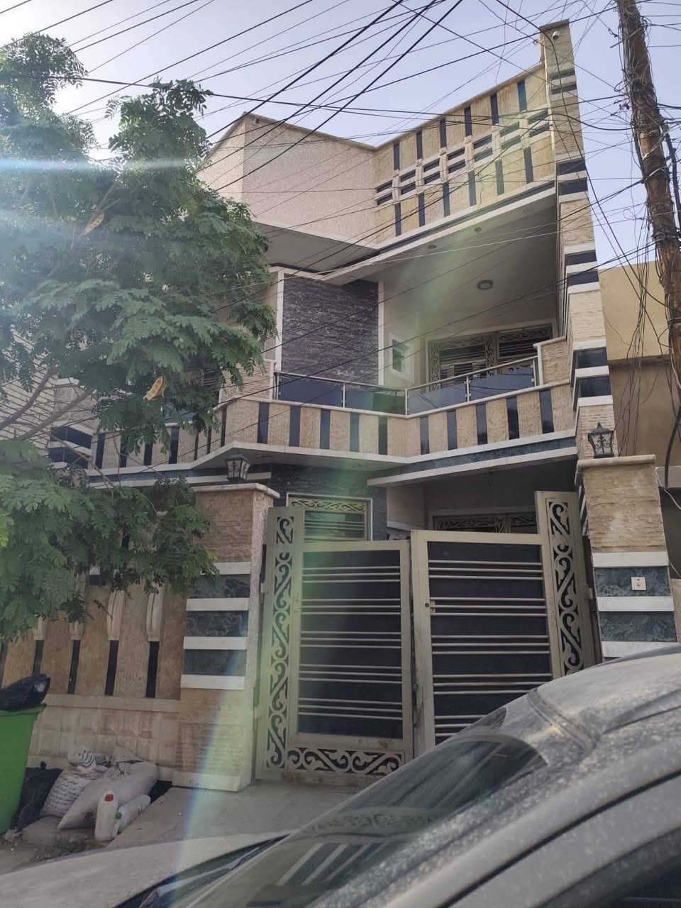 للبيع ١٧٦ متر 
واجه ٨ متر نزال ٢٢ متر 
طابقين ونصف ( شقة بالطابق الثالث )
٥ غرف نوم سويت 
الموقع حي التجار 
للإستفسار 
***********
