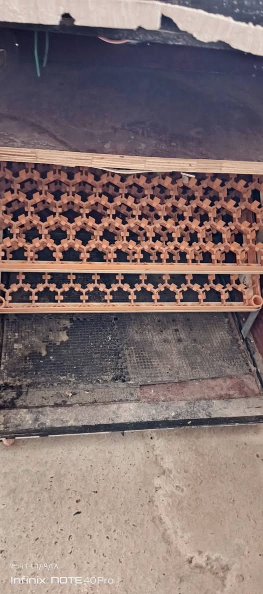 @إشارة مفقس للبيع السعر ٢٠٠ وبي مجال ياخذ ١٨٠ بيضه مابي اي ضرر المكان تكريت ***********

نص مكتوب في الصور:
- 13:01 1403/09/28
- Infinix NOTE 40Pro