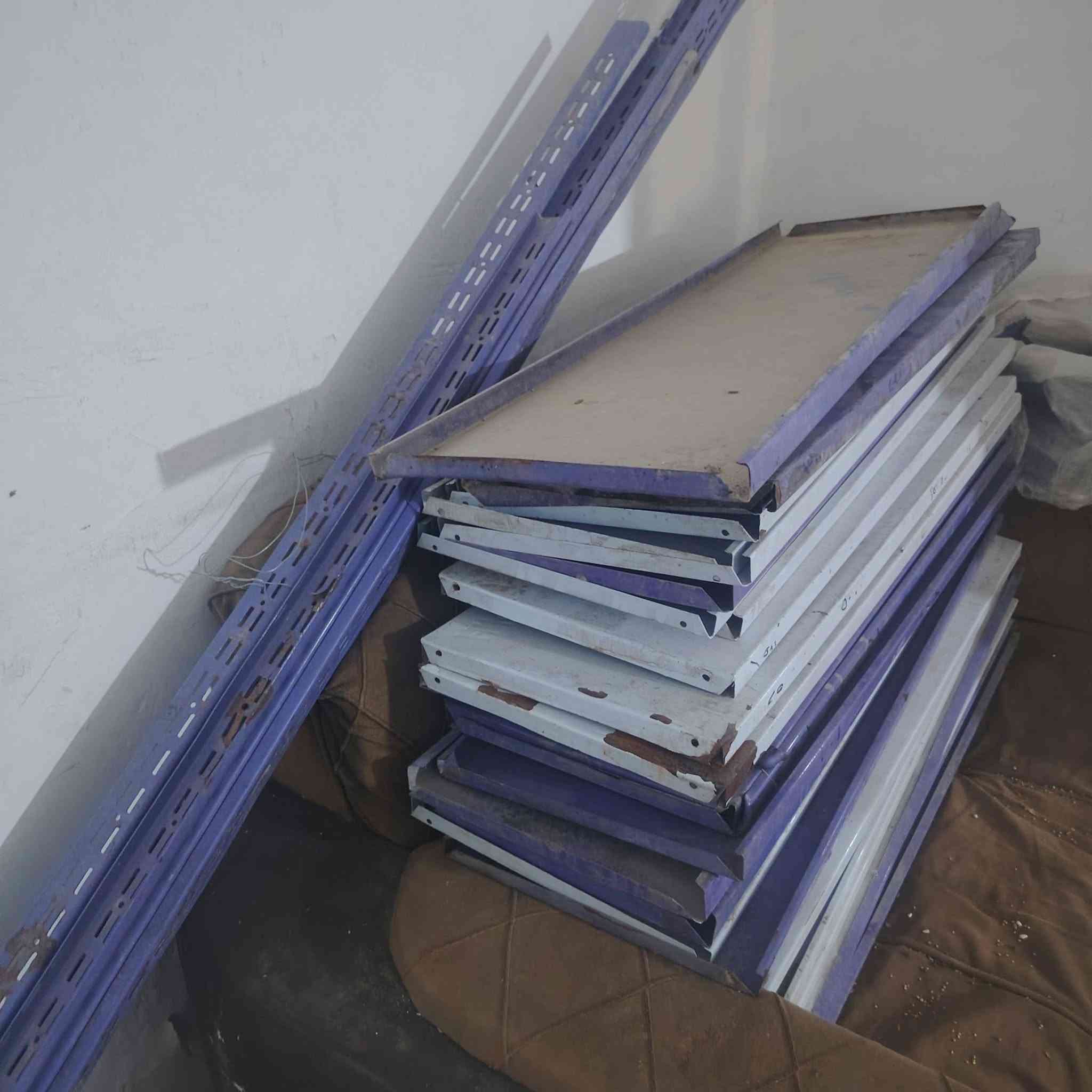 متوفر لدينا وجبة رفوف كاملة تصلح للمحلات والمخازن:
​رفوف عادية: العدد (35) رف — سعر الرف الواحد: 3
​رف سفينة: العدد (1) رف — السعر: 150
​📌 وجهاز رصيد  ب150
(أو البيع بالمفرد حسب الرغبة)
​📍 الموقع: [بغداد /المشتل قرب شارع المطبك ]
📞 للتواصل والاتصال: [***********
💬 أو راسلونا على الخاص.
