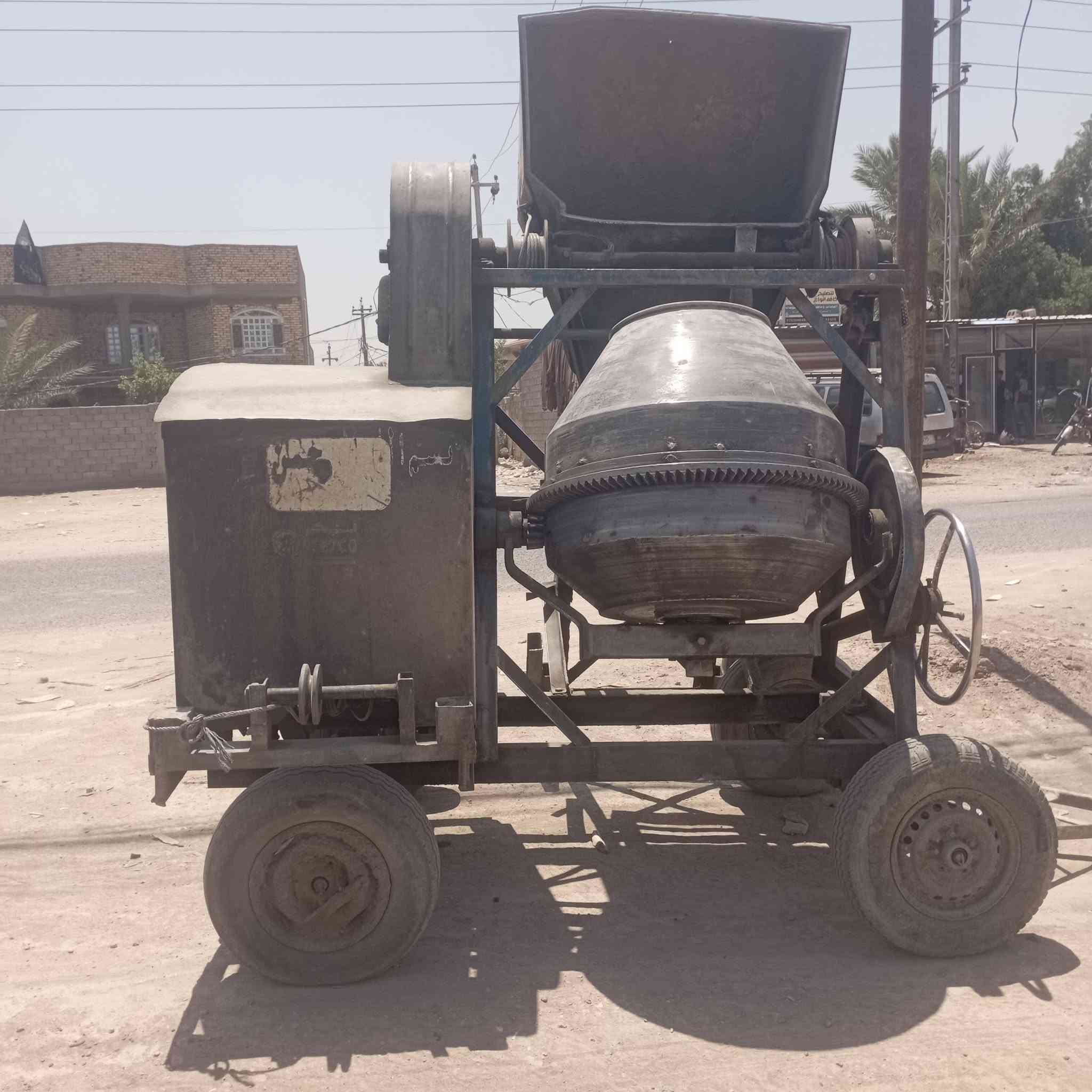 السلام عليكم خباطه ستبكو جاهزه للعمل مع محرك عدد 2 لستر وهندي مع ساقوله هليكوبتر السعر مليونين وبيهن مجال ***********
