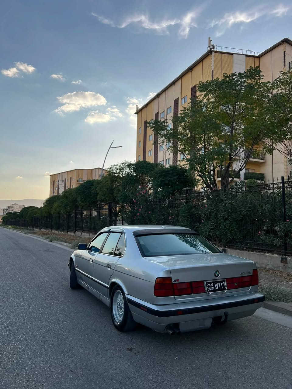 ﷽
BMW. 525. tomatic. 1994
مواسەفات ئەمریکی
مەکینە کەپس گێڕو مەکینە بەشەرت
کوشن جلد و سیاحی
شەش کەلە
سوکان ڤۆلیۆم
گێچ ئەڵقە
ئاوێنە دژەفول
تایەو ویل مشەبەک لۆک
سپێر بیلادی
پێش پان
دەبڵ چەکمەجە
ناو فۆرمیگا
لایت ئەڵقە
چوار جام کارەبا
ئاڕم پلاستیکی هەولێر بەشەرتی خرامە
سعری 56 وەرەقەو  معامەلە
***********
