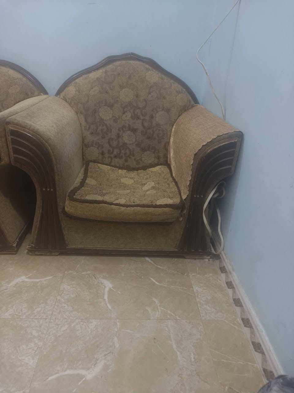 السلام عليكم قنفات للبيع سعر 120 وبي مجال العنوان الشطره حي الشرطه وهاذا رقمي ***********  متواجد على الواتساب
