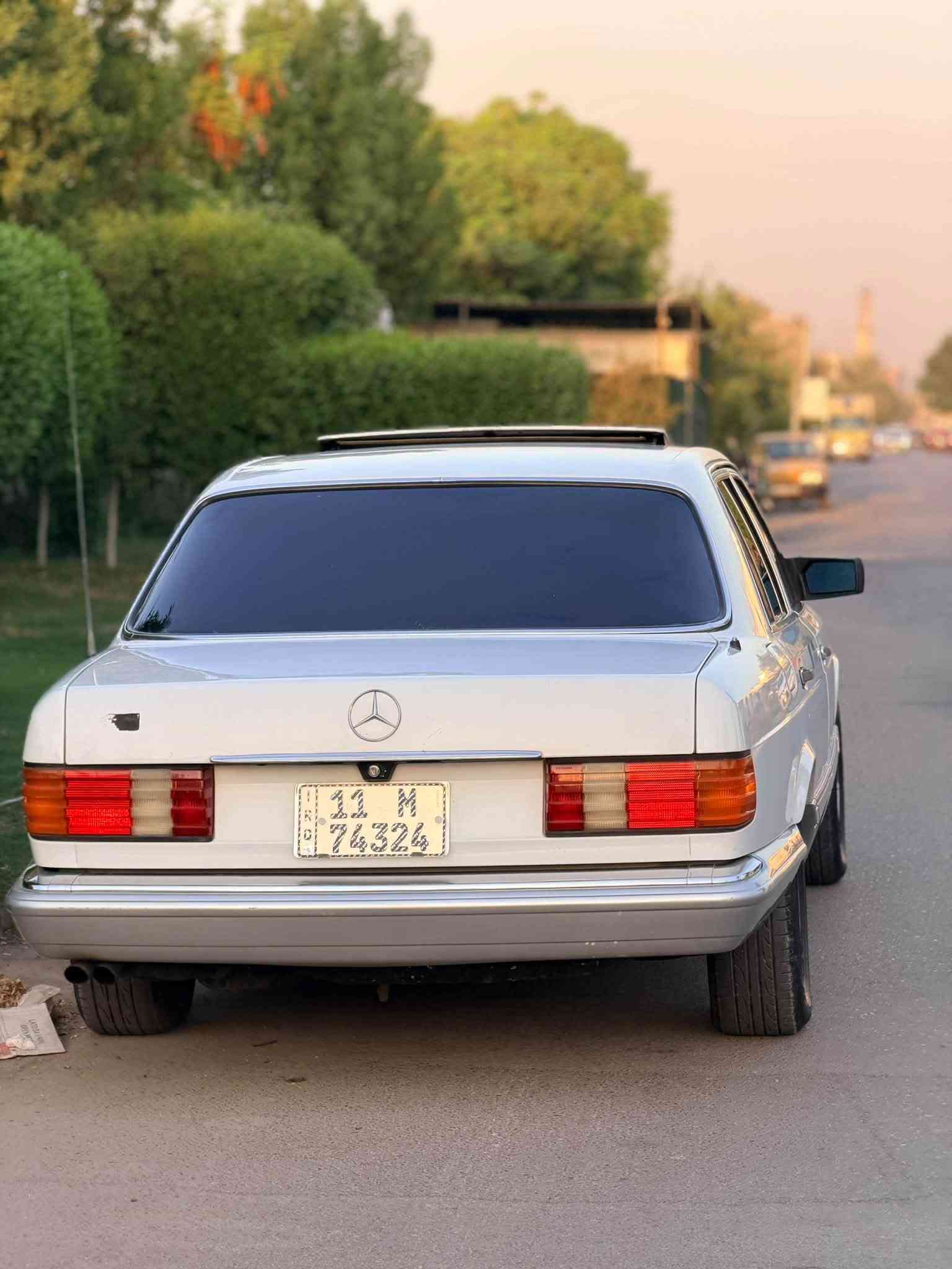 فقط للبيع.💪W126🧿300se 🇩🇪 وارد يابان اصيل 🔥💥🔥
، فخر الصناعة الألمانية . Top Germany 🇩🇪 
                                  
فخامه للبيع  واحد من أجدد رئاسي 
حجم (300se) فول مواصفات باب  قصير بلادي لون  أبيض وارد يابان موديل1988بلادي رقم بغداد انگليزي.
1-كروز سرعة.
2-دبل هورن دبل فیتبمب. 
3-أريل كهرباء. 
4-سلايت طكتين .
5-برده كهرباء.
6-كشنات كهرباء و هيتر.
7-دركة ستيرن أرباك و كهرباء. 
8-جام بيبان 4كهرباء .
9-غرفة مخمل احمر و صاجات مشطب بلاد.
10-فخامه ماشيه128 حقيقي 
حقيقي 🔥 بشرط.
11- مسجل و راديو شرکە مرسیدس- بینز .
13-اثنين سيوجات شركه ويا جلد سويج شركة بلادي
 مواصفات فخامه باقي على وضع شركه ألان سياره فقط للبيع .

ملاحضه سياره معمره بدون قطره معجون بدون سمكره بس صبغ تعمير 

مكان سياره بغداد حي الجامعه 

السعر 98 وبيها مجال 

***********
