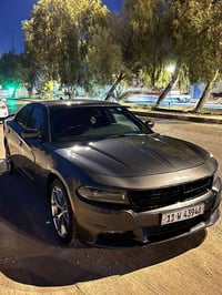 دوج جارجر sxt للبيع موديل 2022  السيارة وارد امريكي كلين تايتل من الدع...