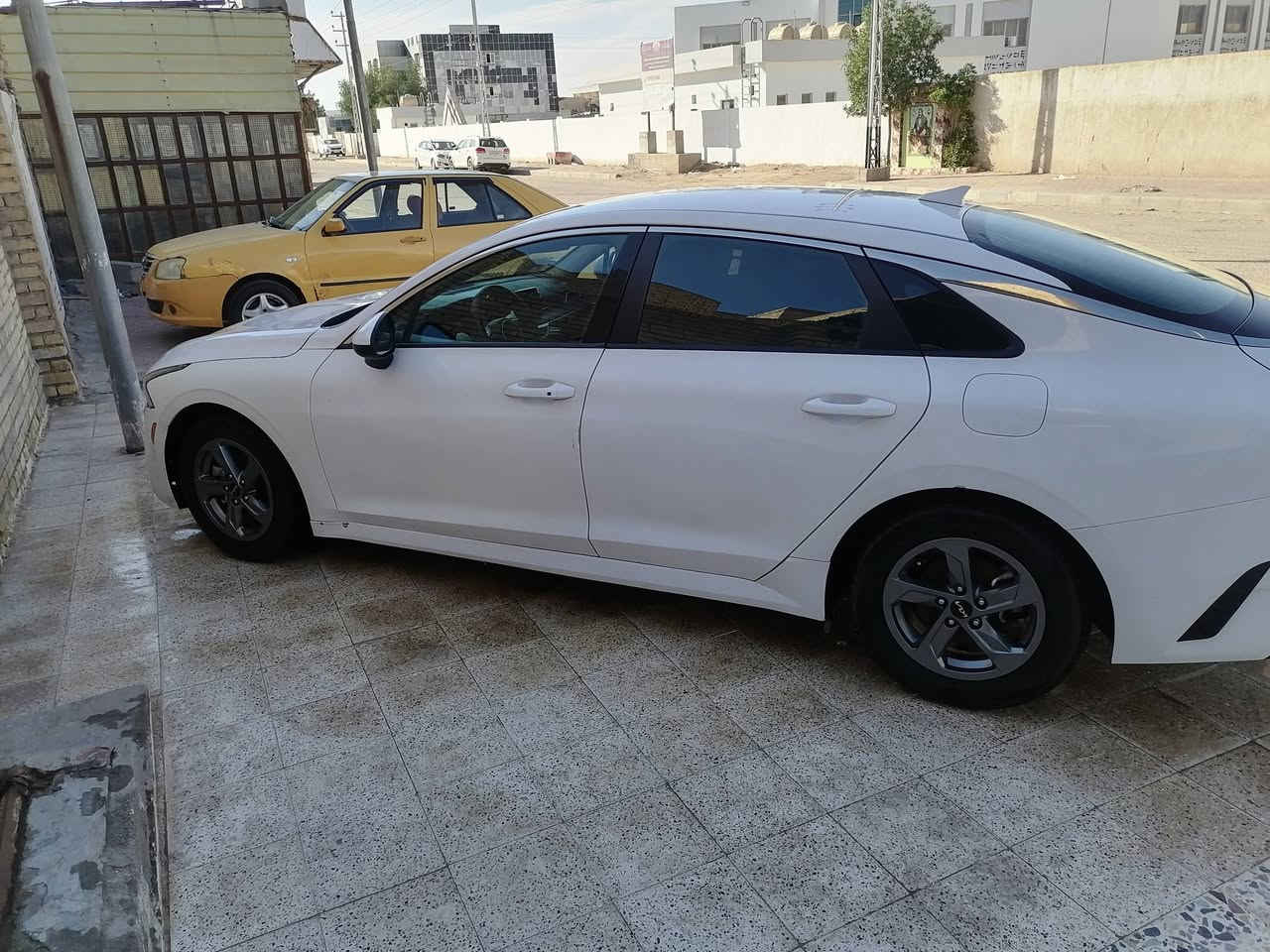 السلام عليكم K5 موديل 22 معوقين قادسية حادثة فقط بابين موصفات بصمة تشغيل عن بعد السعر 150 وبيه مجال الاستفسار ***********
