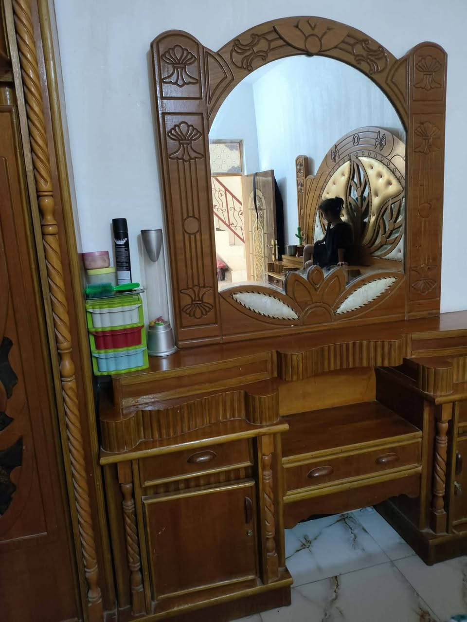 السلام عليكم غرفه سته  ابواب نجاره عراقيه 
مسخدمه شي قليل 
الغرفه كولش نضيفه خشب صاج والصبغ درجه اولا 
بابل الحمزة الغربي السعر 800 وبيه مجال 
واتساب ***********
