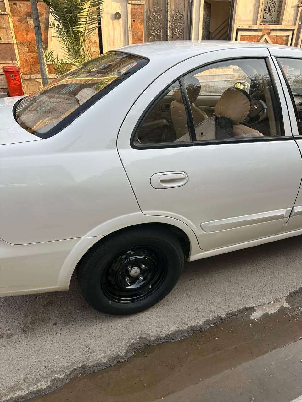 نيسان صني موديل ٢٠٠٩
مكينه كير تبريد حداديه مكفولات 
سونار منشور بيها بس باب سائق صبغ 
مكاني بغداد حي القاهره 
تخم تاير صار يومين شديت 
لايت زنون 
السعر ٨٨ 

‭***********‬
