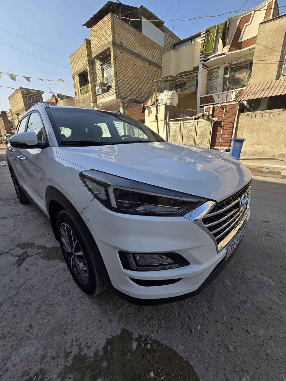 السلام عليكم توكسان موديل2020 فول عدا الفتحه معروفه مواصفات التوسان بيها ملاحظات بسيطه مثل الباب الورا السايق بي طخه والبنيد وكع عليه درج والدعاميه الخلفيه أثر تاير طك عندي عالدولي سعرها 175$ وبيها مجال قليل مكاني بغداد البلديات رقم هاتف *********** او***********
