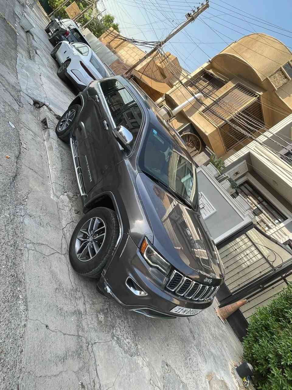 سلام عليكم 
جيب ٢٠١٨ والسياره حادثها جاملغ وبنيد فوول مواصفات وهنا بل عراق بيها مكانات صبغ وجراد ولسياره واحد على واحد مري قلاب و جنطه كهرباء وتشغيل عن بعد ورادرات مكينه ٣٦٠٠ ماشيه ١٣٠ ألف
السعر 145 
رقم ***********
شراي اتصال فقط
