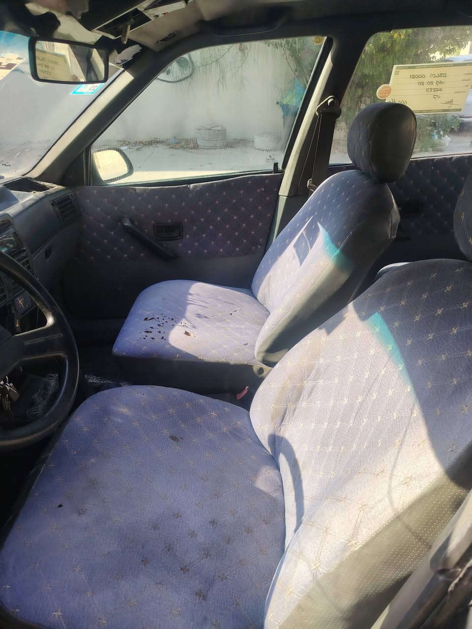 سيارة رينو ٩٢ كير ومحرك شرط. وين ما يعجبك  روح بي. بس راعيها ما اندل رقم كركوك وما بي دفتر بنزين
. وسنوية عاج 
السعر  ١٠ورقة ومجال للاتصال ***********
