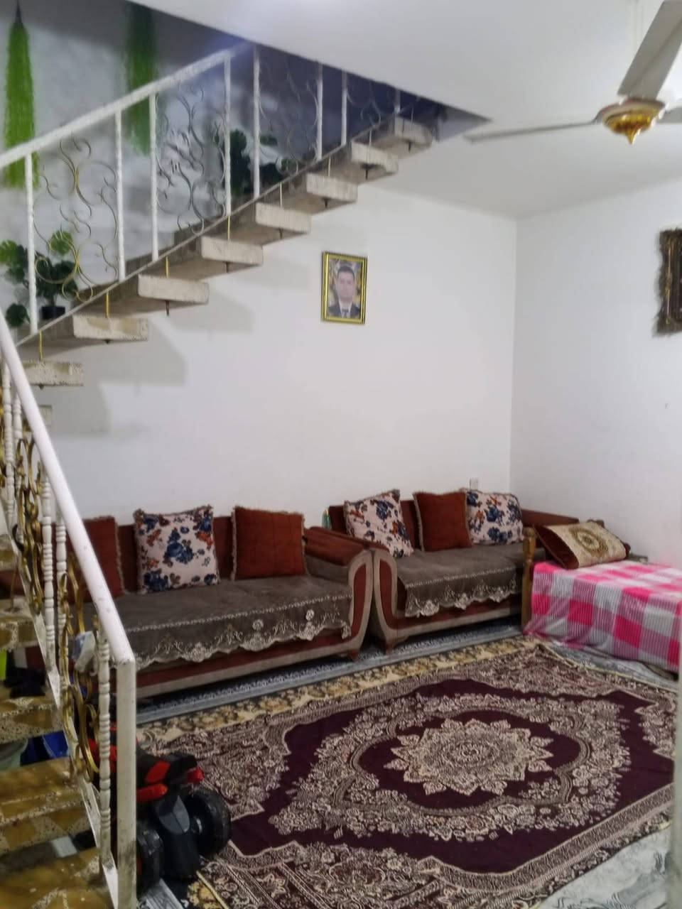 بيت للبيع طابو صرف ١٢٥ متر واجها ٦ وربع نزال ٢٠مترالكفائات شارع ال100 وجه الكفائات من جهه الشماعيه طابقين اربع غرف نوم واستقبال وصاله وحوش وصحيات  وحمامين داخلي وخارجي ومنور السعر ١٧٥ مليون ***********
