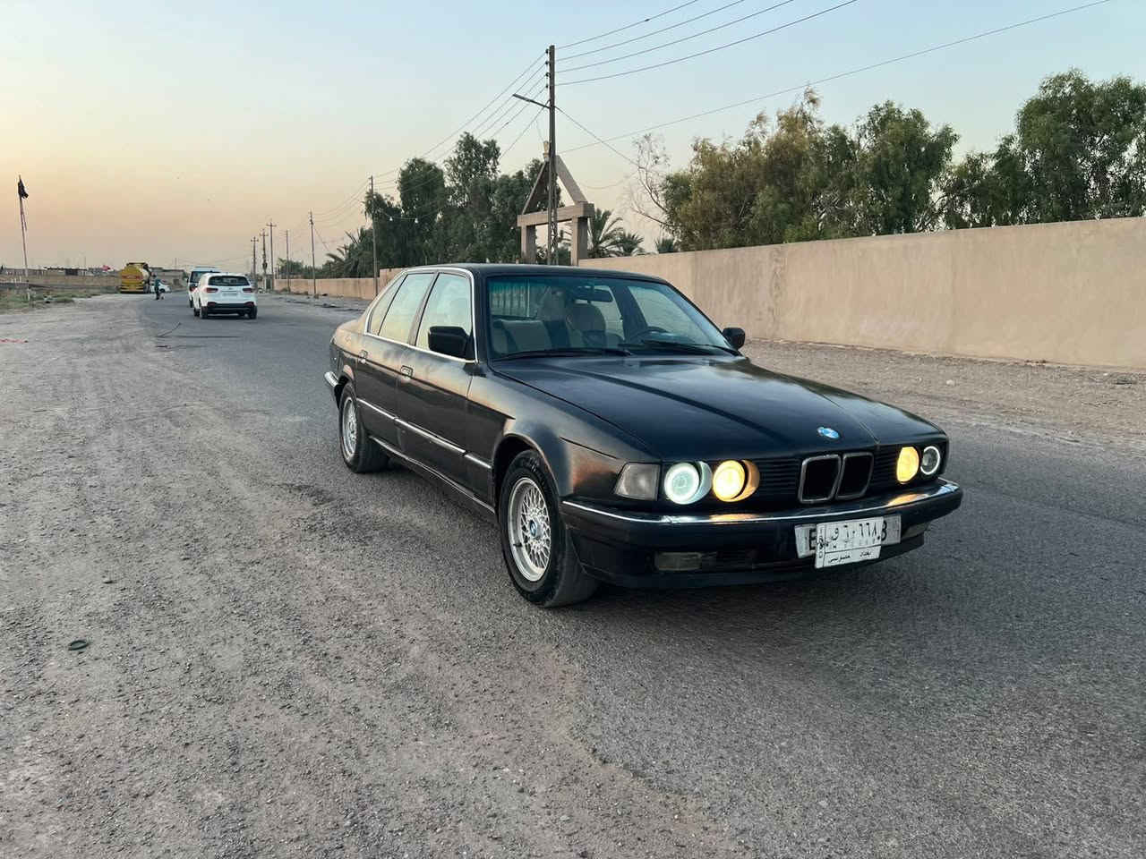 للبيع بيئم حجم 735مفتوح موديل90 هاتف *********** بغداد مشروع وطني سنوية لغاية 28سعر 35$كير اوتوماتيك محرك وكير مكفولات دواخل نضيفة كهربائيات كله شغالة ويل خلية تخم تايرات جدد سيارة  لاضربة ولاتبديل ولاخياس حدادية امامي خلفي جديد مكاني بغداد موجةد واتساب
