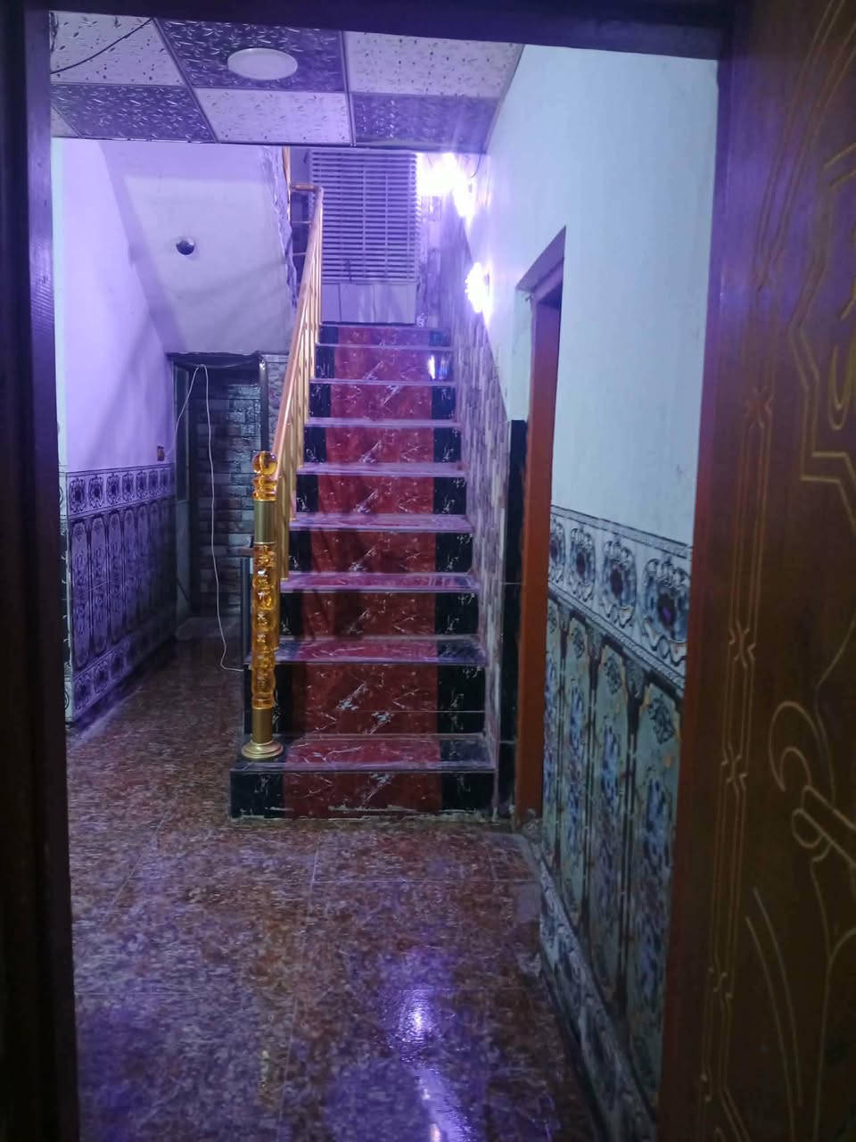 سلام عليكم يتوفر بيت مساحه 225متر طابو صرف كربلاء حي العامل سوق الاخير خلف مول لباقر يتكون من غرفتين نوم وصالات اثنين واستقبال كبيره ومطابخ اثنين لبيت حاليا مقسوم بيتين لبيت كلش نضيف ومرتب وترميم جديد سعره من لاخير 200ليحب تفاصيل اكثر يتصل عل رقم ‏‪***********‬‏
