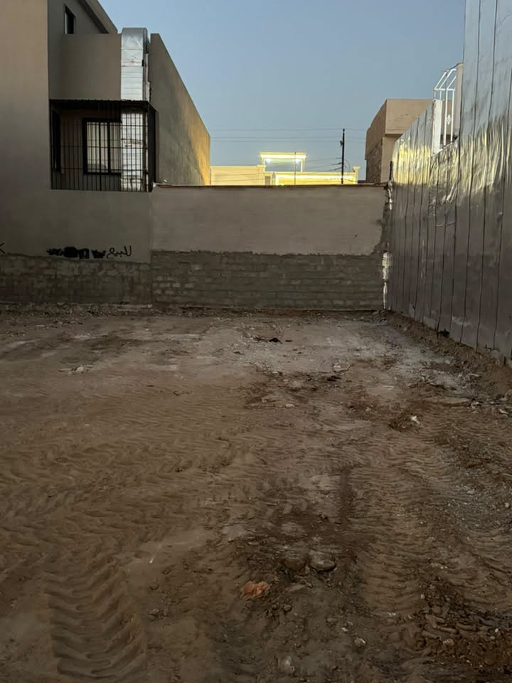 🏡 قطعة أرض للبيع

📐 المساحة: 150 متر
📏 الواجهة: 7.5 متر
👤 الملكية: شخص واحد
📍 الموقع: طريق بغداد – حي المعلمين

قطعة مناسبة للاستخدام السكني أو التجاري والاستثمار.

🏢 المكتب يضمن حقوق الطرفين، ويتولى إتمام إجراءات البيع بصورة أصولية وقانونية، مع استقبال ودراسة جميع العروض التجارية والسكنية المقدمة.

📞 للاستفسار والتواصل: ***********
