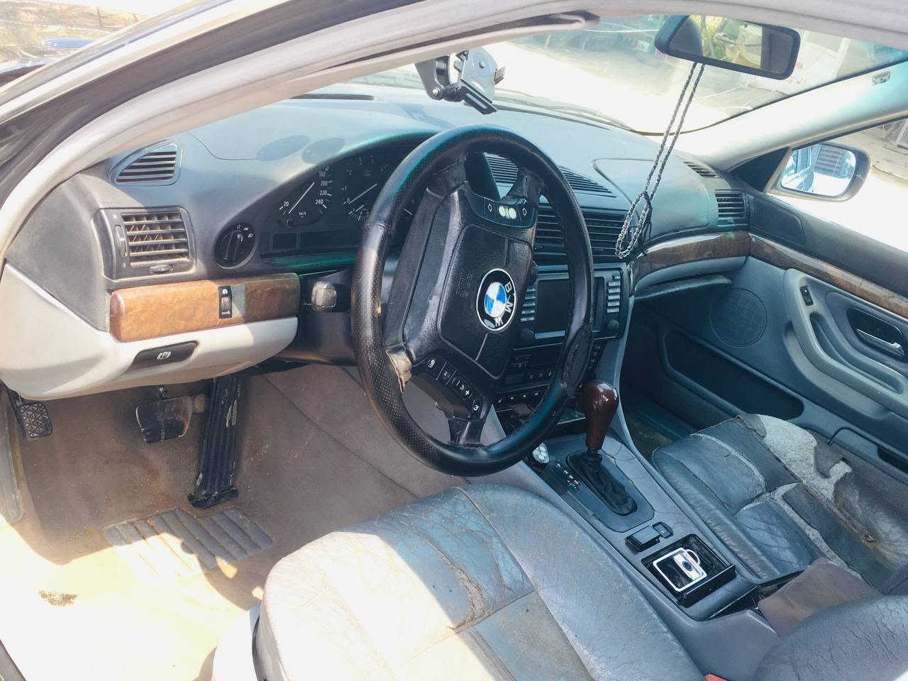 bmw كاسحه موديل ١٩٩٨ محدث ٢٠٠٠

 اصل ٧٣٥ مكينه ٤٤ داينمو مي ٨ سلندر
 فول مواصفات
 دبل جام فتحه بالسقف
جنطه شفط
بردات بلاديه
تبريد قطعتين
شاشه قلاب
كشنات كهرباء
رقم سليمانيه دولي بإسم صديقي
بيها نواقص بسيطه ابيع عله هذا الوضع
سعرها ٦٠ و بيها مجال للشراي
مكاني بابل محاويل
للتواصل *********** واتس اب
