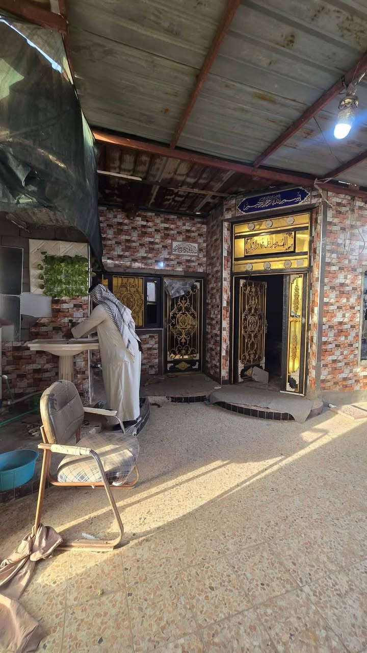 يتوفر بيت تجاوز اللبيع
المساحة 200متر 

العنوان القبلة حي رشيد 

السقف جينكو شقل درجة اولة 

 يتكون من غرفتين وصالة وديوان ومطبخ وطارمة صحيات خارجية داخلية يبعد عن تبليط 150متر 

سعر 15مليون وقابل التفاوض 

اخوكم ابو عباس ***********
