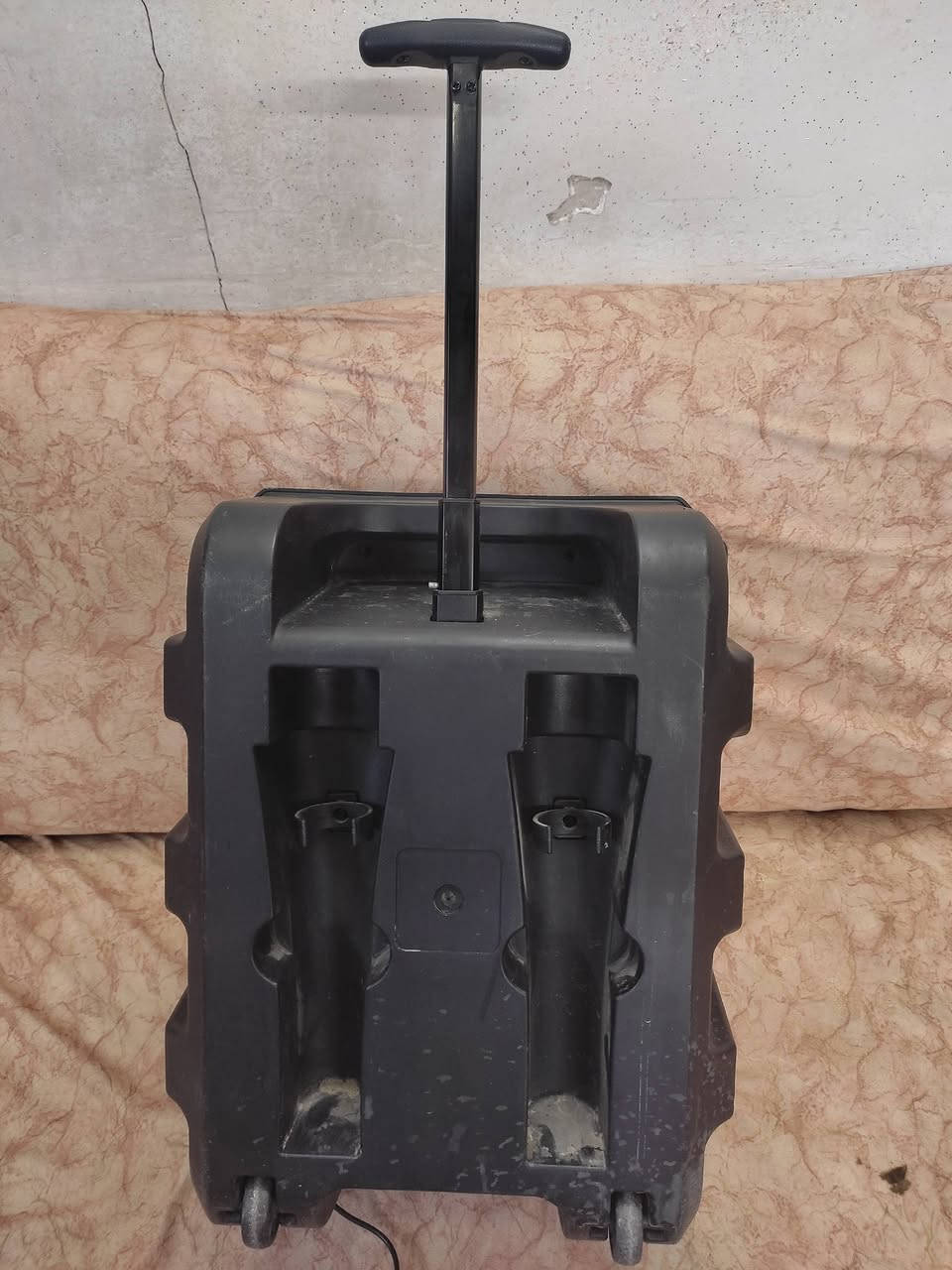 السلام عليكم
ديجي سماعة للبيع 

تحتوي علا سبيكر+USB +رام 

    تحتوي علا   (شحن )   + كهرباء 

صوت جدآ عالي 

 سعر  35. الف 

للاستفسار.  ***********
