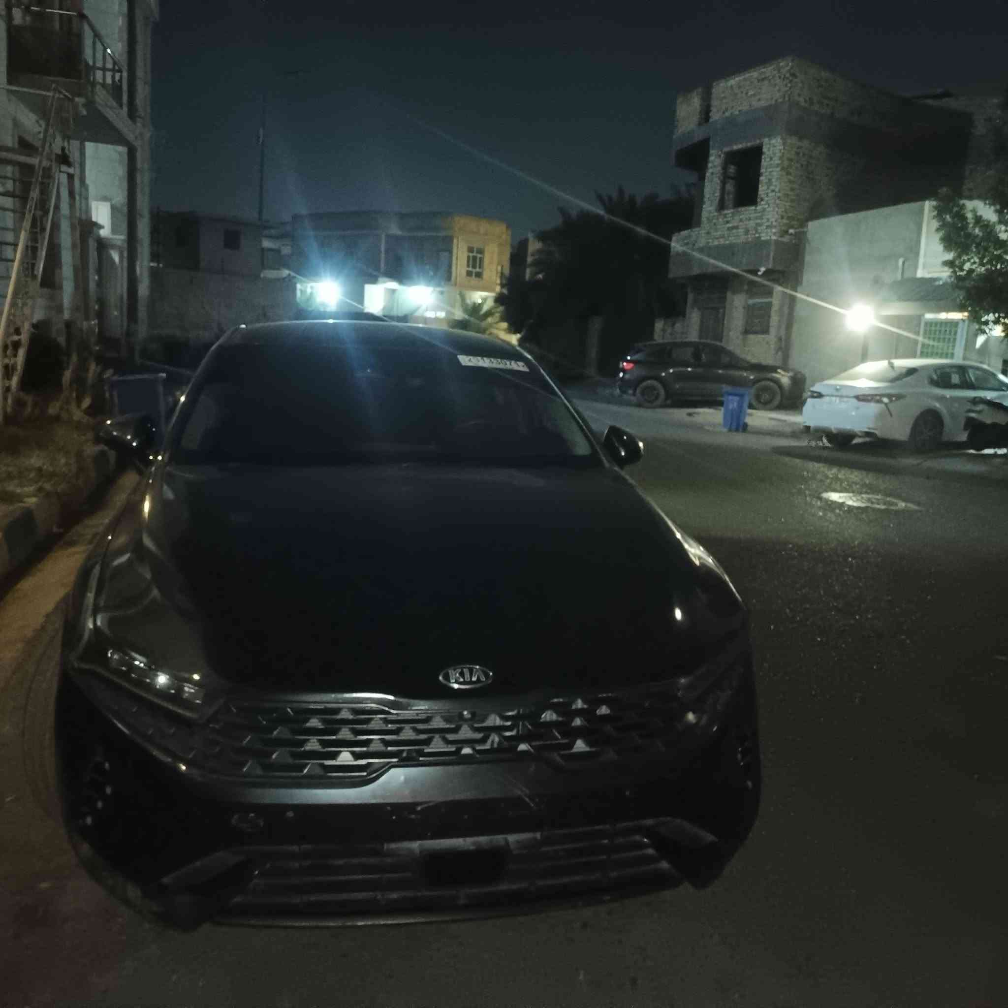 والله بلاش اريد ابيع سعر 110 وبيه مجال قليل رقم ذي قار موديل 21 رقم ذي قار بعد 3 اشهر تصير حره معوقين  تبريد ثلج ماشية 96 مكينه وكير وتبريد خير من الله.  بيه مكانات صبغ ولي عنده كي 4 مرواس ارواس بس كون جديده وحسب سوك  ***********
