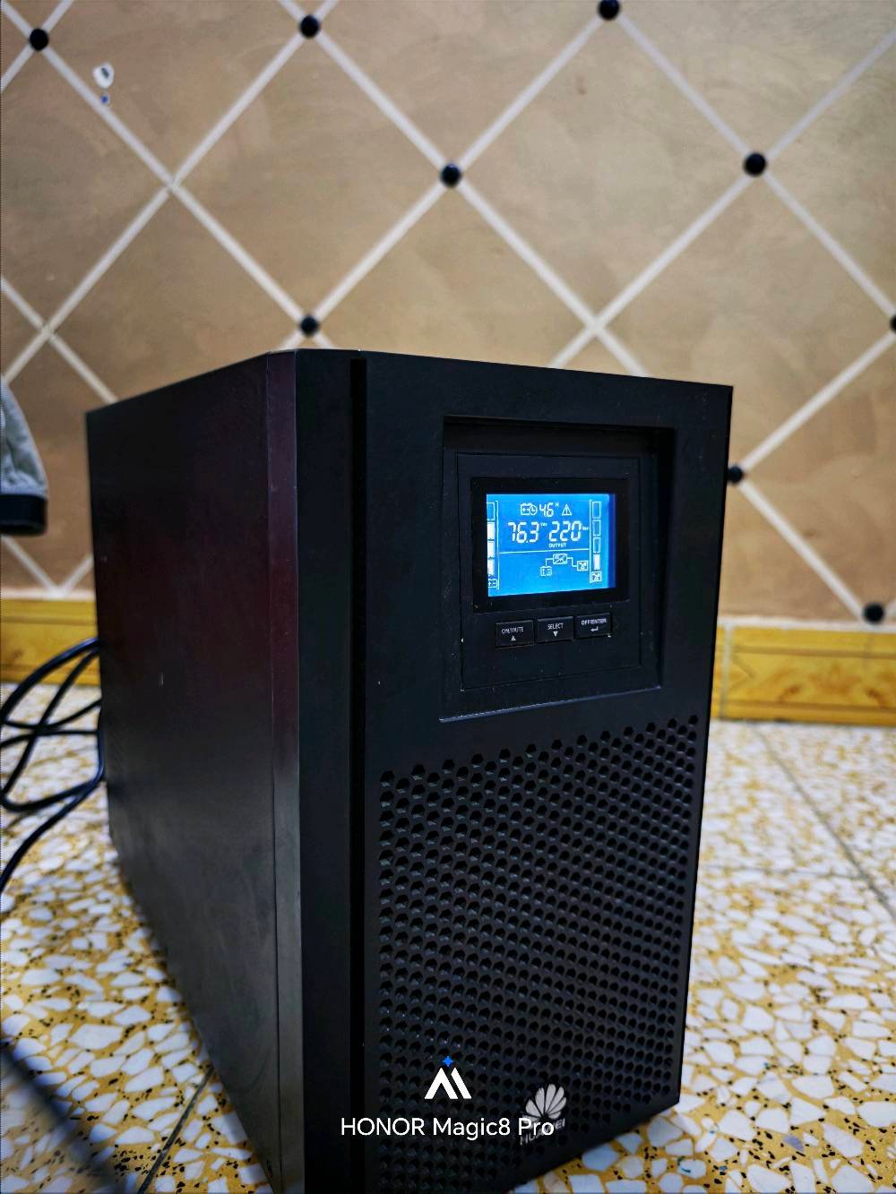 ups online 3kv Huawei 
ماركه هواوي مفتوح فقط على كد الفحص شبه جديد يشغلك تقريبا 13 امبير بطاريات جدد عدد 6 
مكاني بلديات