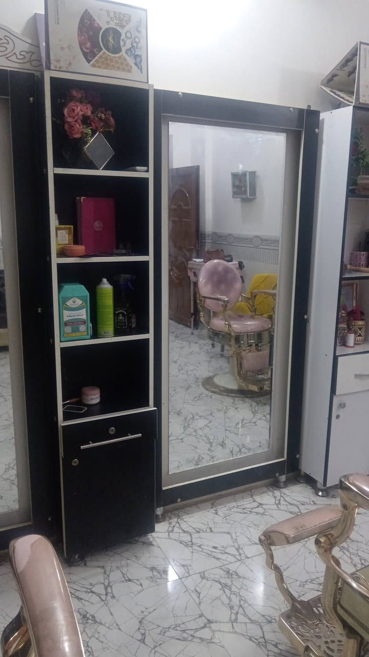 مرحبا بنات غراض البيع مستعمل بس نضيفات وبسعار مناسبه لي حاب يشتري خلي يتواصل على هذا الرقم ***********
