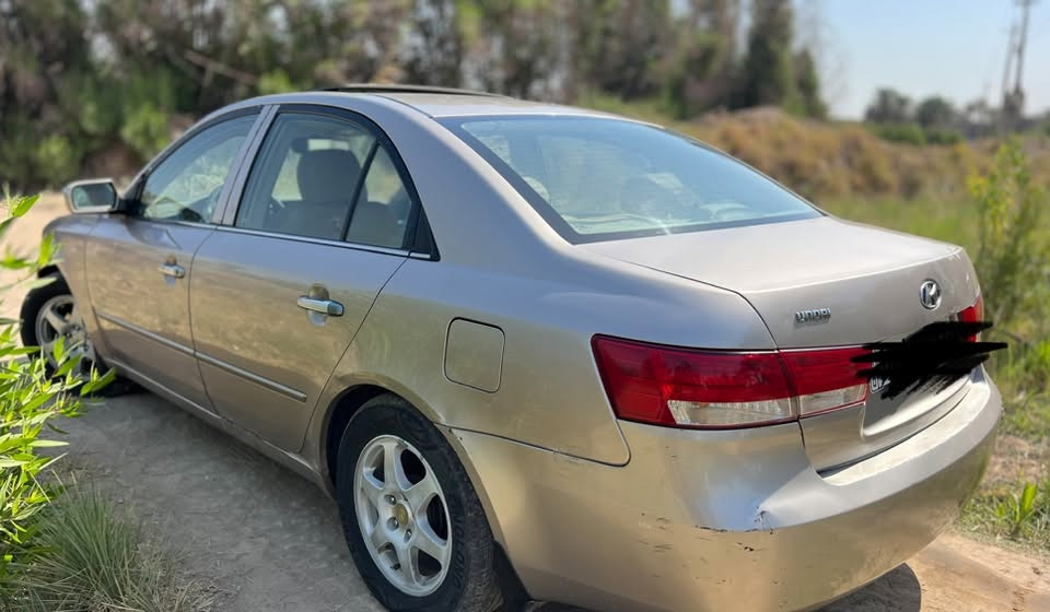 السلام عليكم  سوناتا 2006 امريكي
رقم بابل باسمي 

بيها 3 قطع صبغ  البنيد و جاملغين الأماميات 

حجم المحرك 2400 الدوش 

السياره جاهزه من كلشي مال جناي

السعر 95 وبيها مجال 

المكان بابل 

الهاتف ***********
