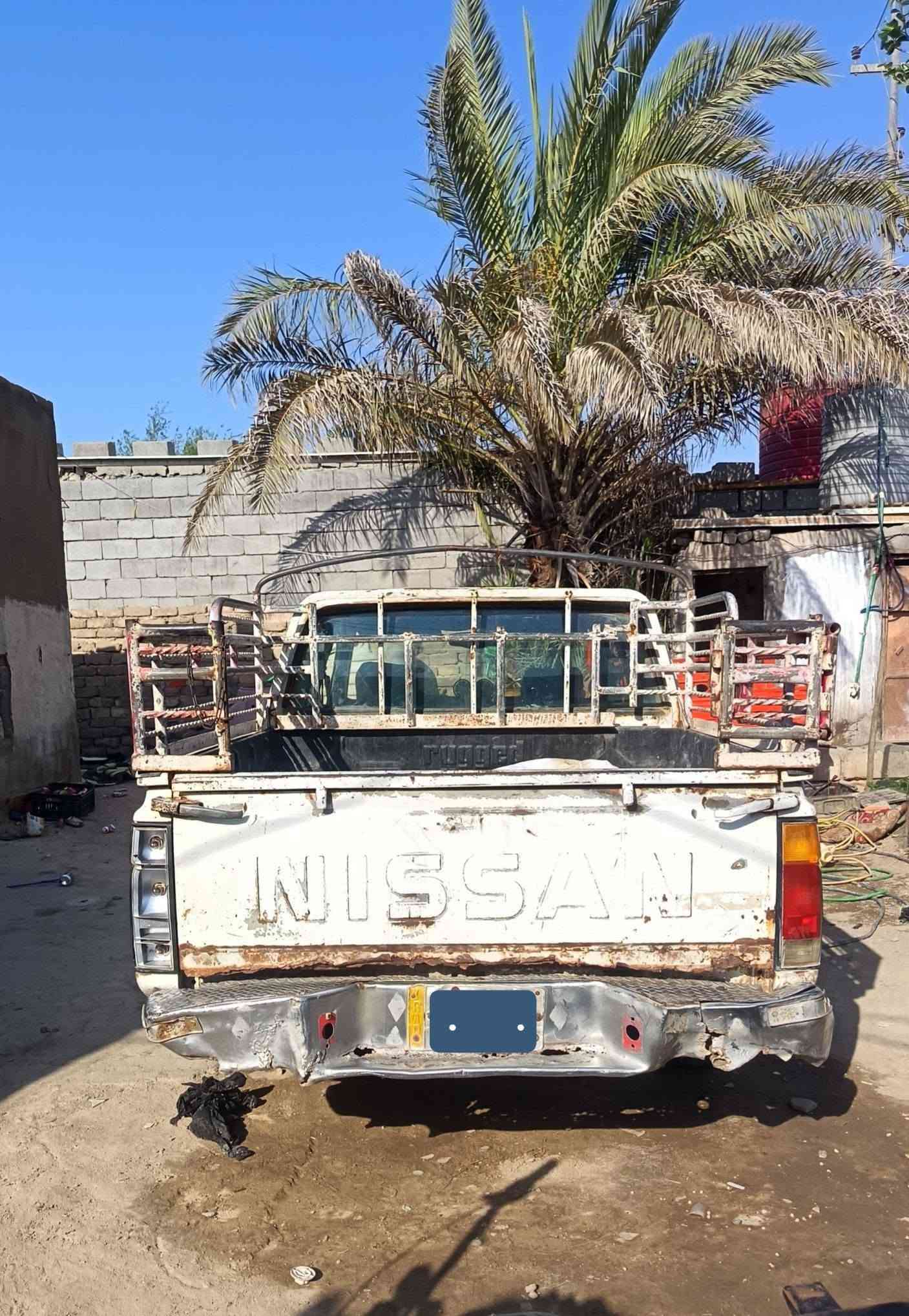 السلام عليكم سياره نيسان موديل 92 
محرك وكير فور واي كير خمس نمر
رقم الماني بصره. اليف تحويل ثاني يوم
السعر 22 وبيه مجال 
الاستفسار  ***********
