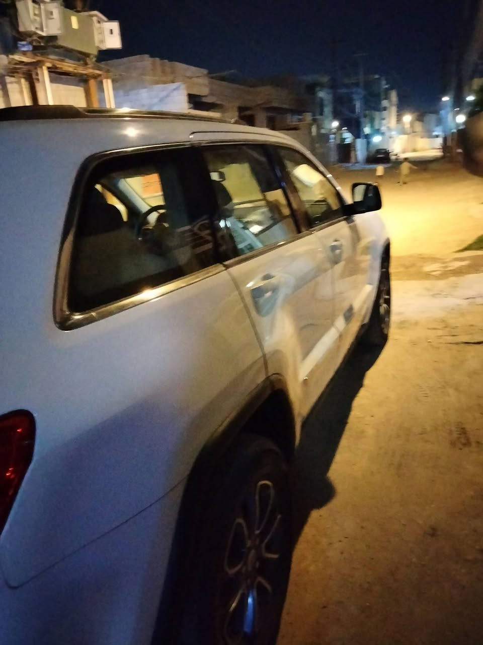 سلام وعليكم
جيب لاريدو 
موديل 13 2ويل
بيه 3,قطع صبغ وبيه بارد عكس السائق 
محرك وكير جدد صدر امامي خلفي جديد 
العنوان . الفلوجه 
الرقم .***********
السعر . 140 وبيه مجال السراي
