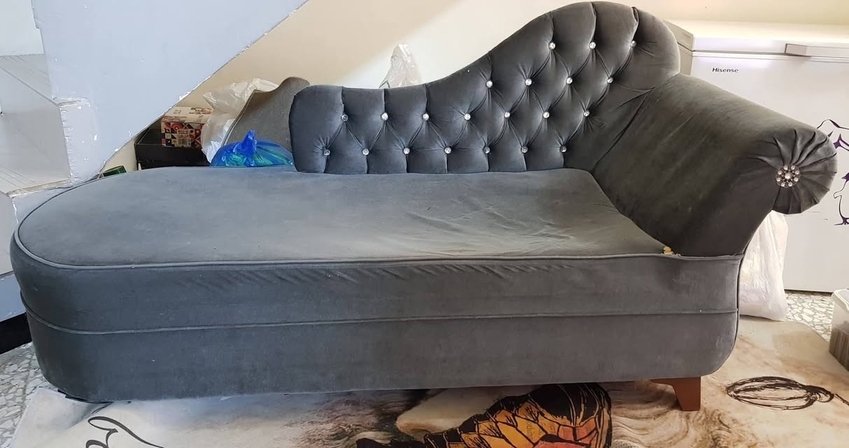 للبيع عنوان بغداد
شازلونه ب ٥٠
ميز بلازما ب ٥٠
مغسلة ما مستعملة مضمومه فقط ب٢٠ 
فاترينا منضديه تفصال للتحف للعطور ب٥٠ مابي ضرر يشتغل لدات بداخلة ومحولة موجوده

***********
