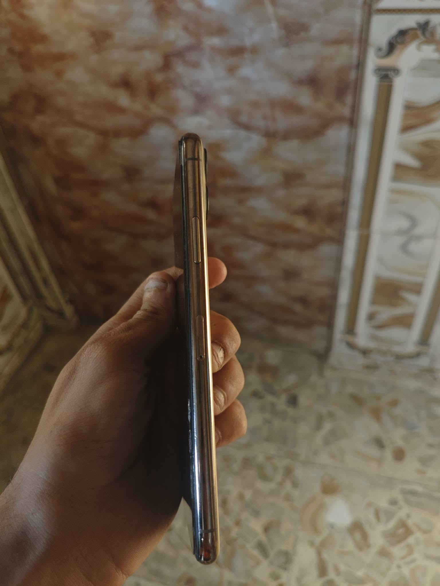 ايفون ١١ برو ماكس
لون ذهبي
مبدل بطارية 
بطاريته ٩٦ 
نظافة ١٠٠ مثل ماواضح بالصور
(اللزكة مال شاشة مكسرة شاشة مابيهه شي نهائيا)
نموذج m
ذاكرة ٢٥٦
وكلشي بي شغال وع فحص
٢٤٠ وبي مجال قليل
مكاني بغداد تاجي سبع البور
***********
