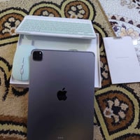 ايباد برو M2 • بطارية ٩٠٪ • كيبورد وماوس