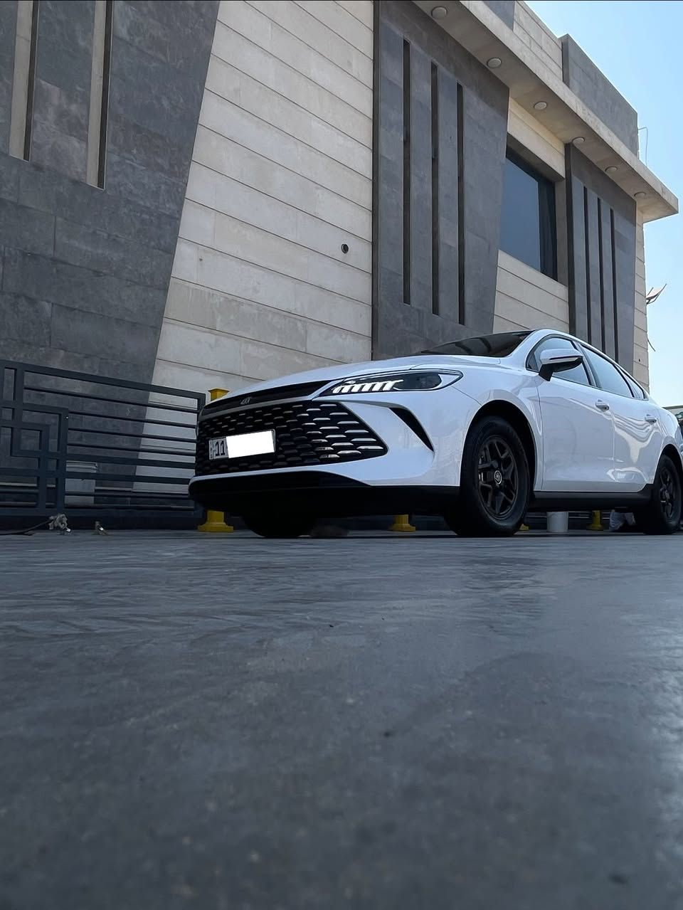 السلام عليكم 
BYD Qin Plus
موديل 2025 كفالة عامة من الشخط والرصعه جديدة ممشاها 3925 الكلي تبديلة الدهن اولى السياره بحالة الزيرو رقمها بغداد تحويل مباشر 
السعر 18،600 وبيها مجال بسيط جداً 
مكانها بغداد العامرية 
للاتصال ***********
