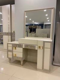 غرفه تركي استخدام قليل ضخمه وماركه اناره وسرير مخزن للاستفسار ٠٧٨٠٠٧٢٧...