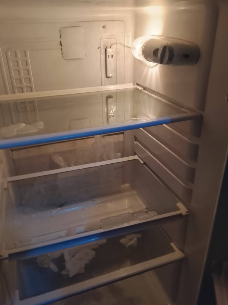 اغراض بيت مستعمله شي قليل وصليه الاستفسار اتصل***********
