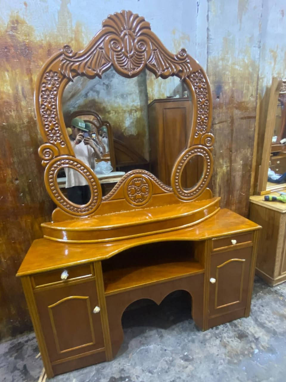 غرف نوم • ٦ باب • مستعمل