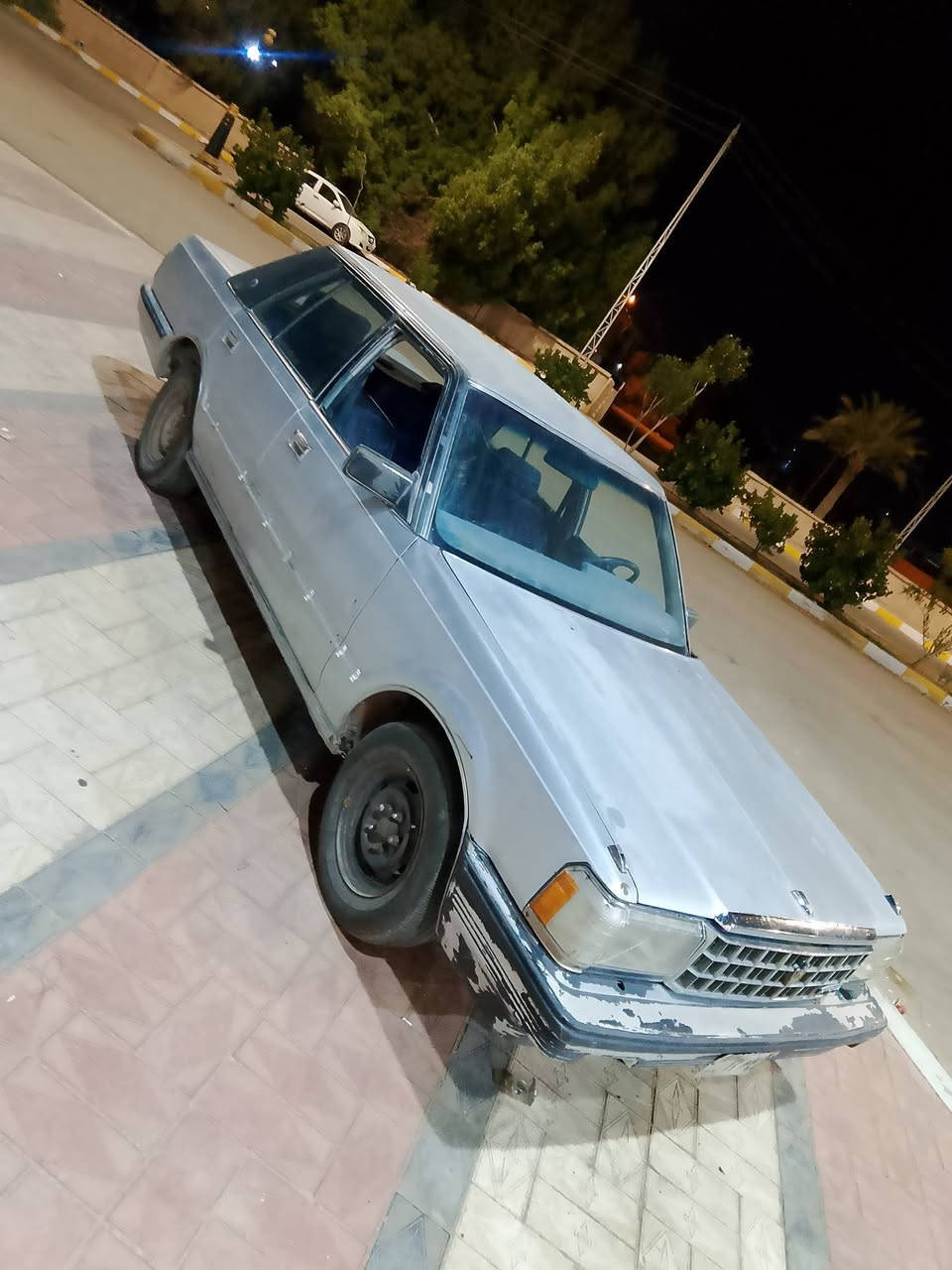 سلام عليكم للبيع او مراوس سوبر مديل 1985 رقم بغداد انكليزي دولي الجديد بسمي سياره مكفوله من الصبغ وضربه بلاديه مكينه وكير 2ونص جدد حداديه جديد تخم تاير باتري جديد كهربائيات شغاله سياره جاهزة السعر 33 وبيه مجال مكاني ناصريه مركز شراي يتصل مكلف بنشر مامتواجد على الفيس وهاذ رقم ***********
