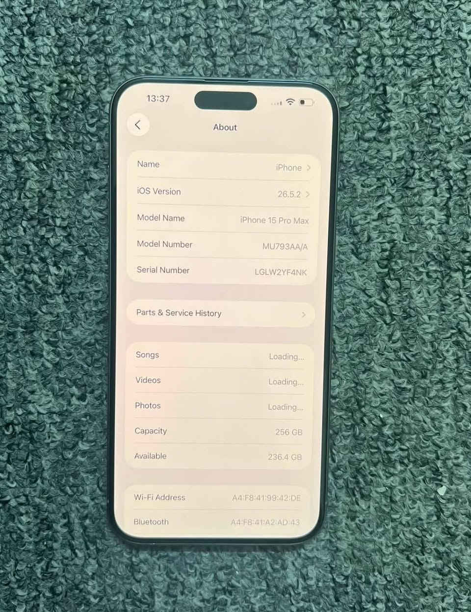 15 برو ماكس لون تيتانيوم
ذاكره 256 بطاريه 91

عربي شرق اوسط ماستر

( مبدل شاشه مال جهاز تفصيخ ع ضمان)

مكفول الجهاز ع فحص وبي ضمان

السعر 775 الف

مكاني بغداد-الوزيريه

-----------------------------------------------------

الشراي ياخذ سكرين للمنشور ويراسلني واتس

***********

نص مكتوب في الصور:
- 13:37 About Name iPhone > iOS Version 26.5.2 > Model Name iPhone 15 Pro Max Model Number MU793AA/A Serial Number LGLW2YF4NK Parts & Service History > Songs Loading... Videos Loading... Photos Loading... Capacity 256 GB Available 236.4 GB Wi-Fi Address A4:F8:41:99:42:DE Bluetooth A4:F8:41:A2:AD:43
