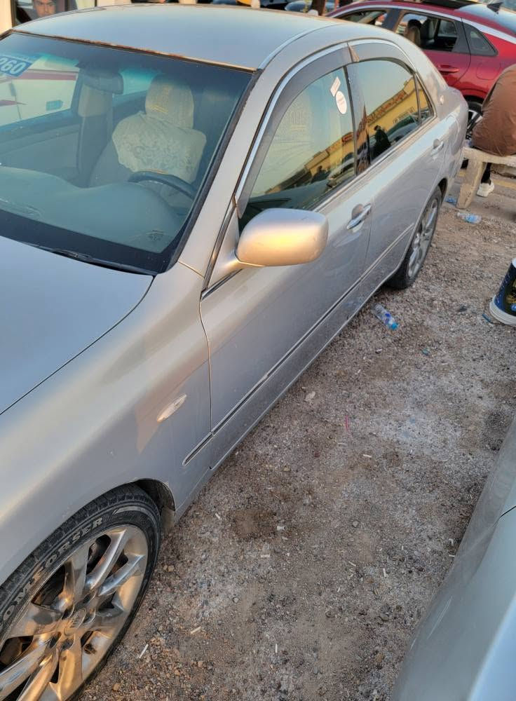 كراون شاهينه للبيع او المراوس حسب الرغبه 
شاصي ١٨٣
المواصفات  اربع بيبان بصمه مع بصمه تشغيل 
مري شفط
نضام ترحيب عند الاقتراب 
تحكم ستيرن 
تايرات جدد
كهربائيات كله شغاله 
مكفول من الكص والنقل 
بيه اربع قطع تبديل 
وضربه بل مدكر الخلفي بدون صندوق 
فقط مدكر  
السياره بحاله جيده السعر ١٠٠وبيه مجال 
للاستفسار *********** البصرة, العراق

