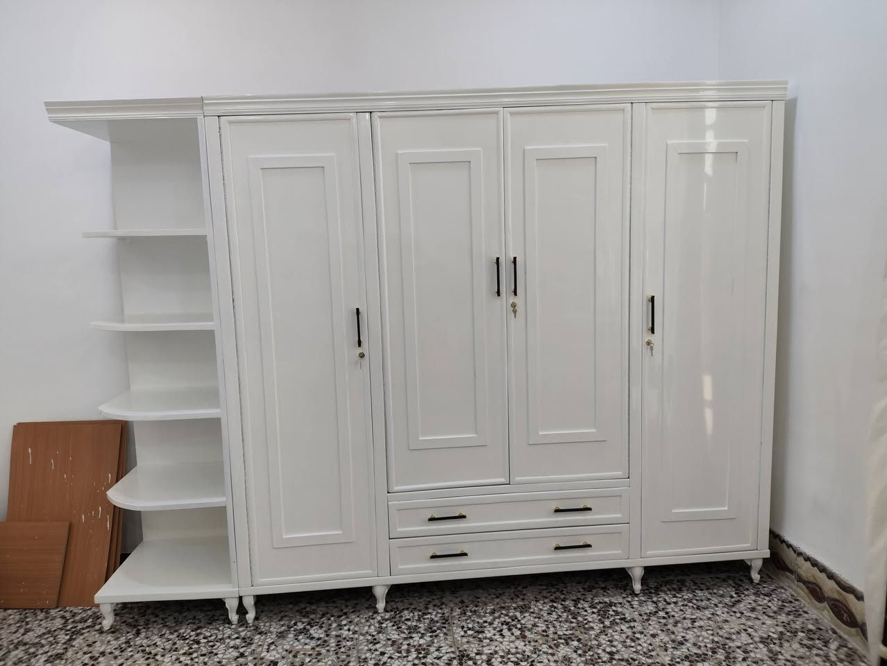 السلام عليكم. تم تسليم طلب الزبون 
كنتور 4 ابواب نجاره عراقيه الموديل تركي 
خشب صاج خمسه ملم وجهين 
الصبغ حراري مال سيارات 
نشتغل حسب الطلب كل الموديلات 
نجاره علي كاضم بابل الحمزه الغربي 
واتساب ***********
