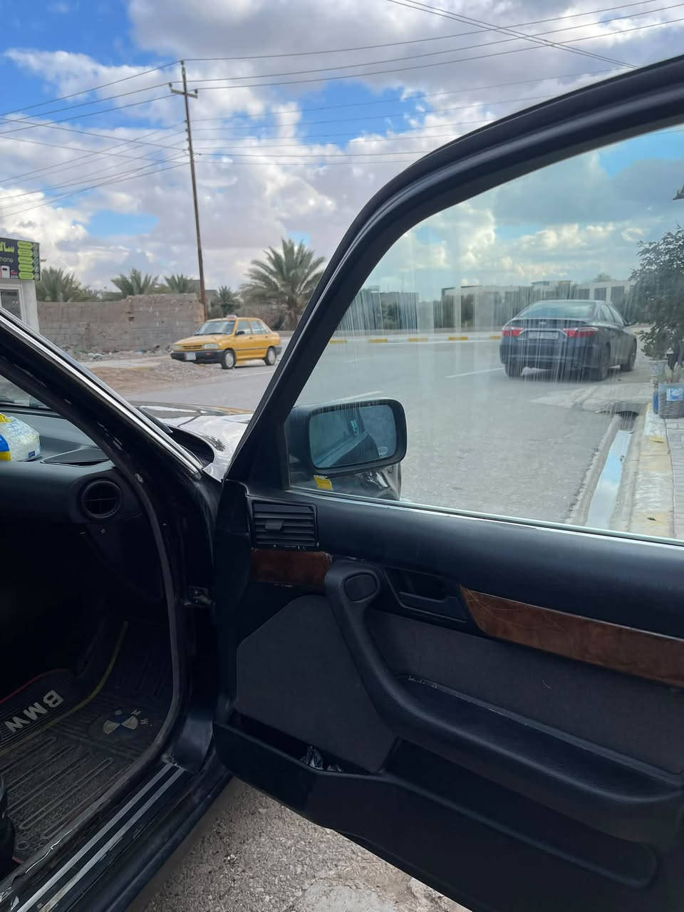 525 بلاد bmw موديل 1993 محدث 1995 سنويه باسمي لحد 2028 بطاقه بانزين بيها بصمه وتشغل عن بعد فتحه سقف شغال طكتين كير بلاد اوتو نظام سبورت شغال محرك ممتاز لا بخار لا شي بشرط تبريد ثلج السعر 50 بي مجال بسيط مكان طوز للاستفسار خاص او ***********
